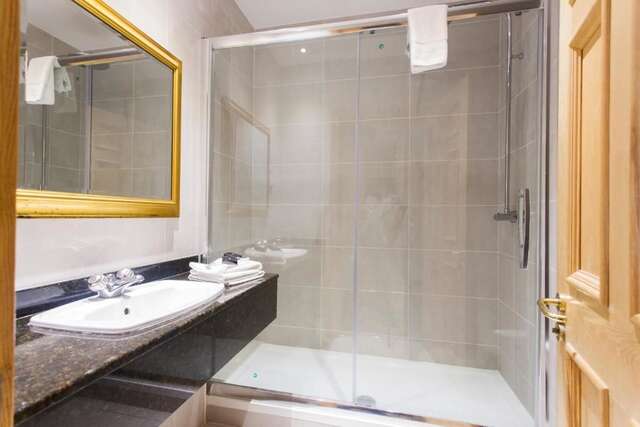 Отель Ashdown Park Hotel Гори-35