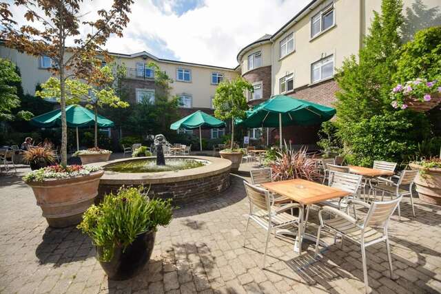 Отель Ashdown Park Hotel Гори-8